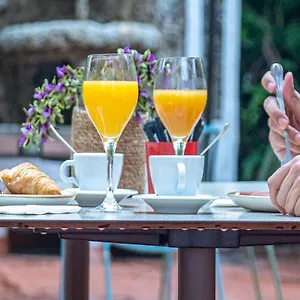 https://casa-lirio.topbarcelonahotels.com